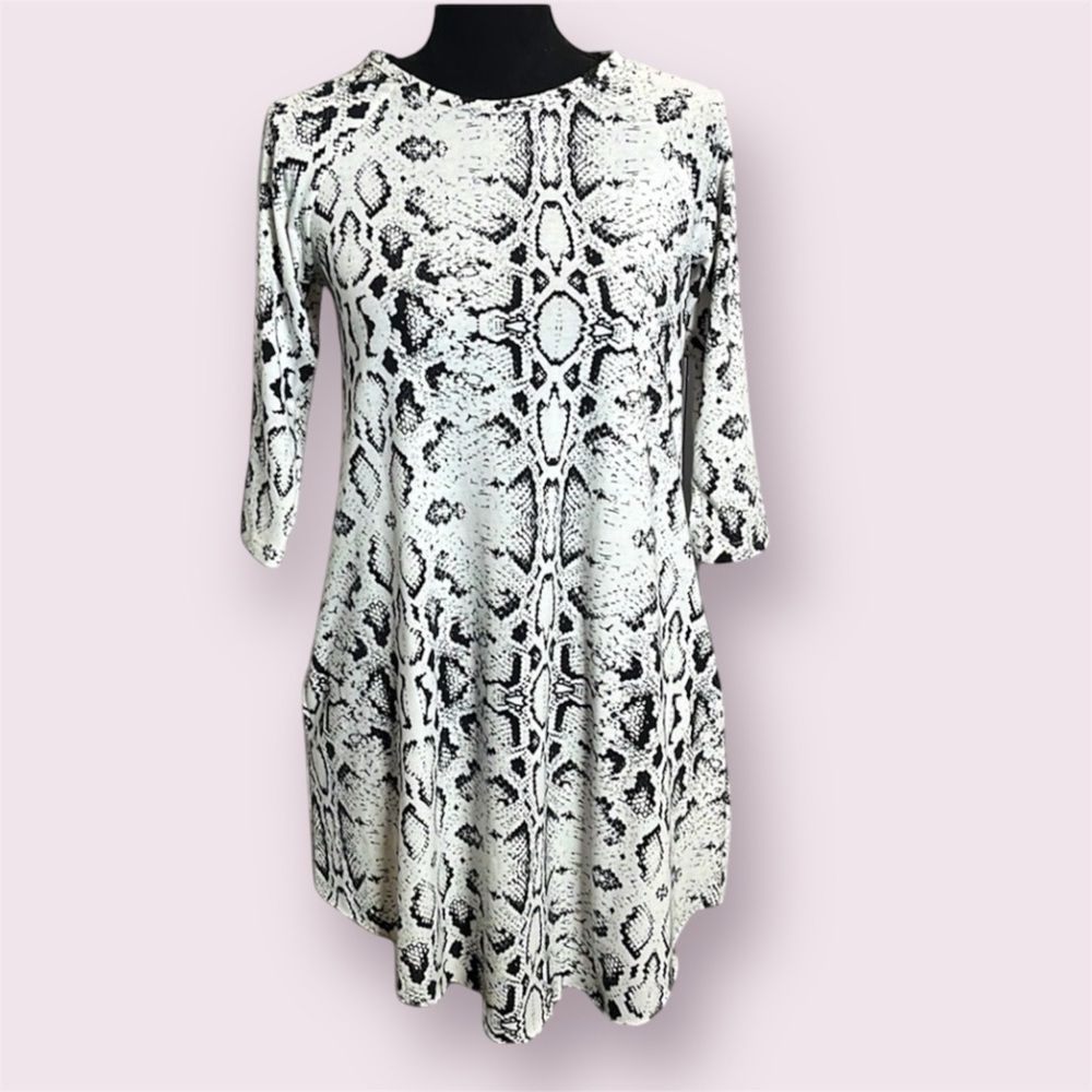 Casual Shirt Snake Print Stretchy Dress with pockets Sz S